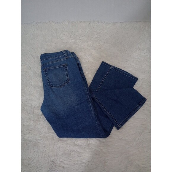 St. John's Bay Denim - St. John's Bay Woman's Petite Bootcut Leg Light  Blue Wash Mid-Rise Jean Sz 10P